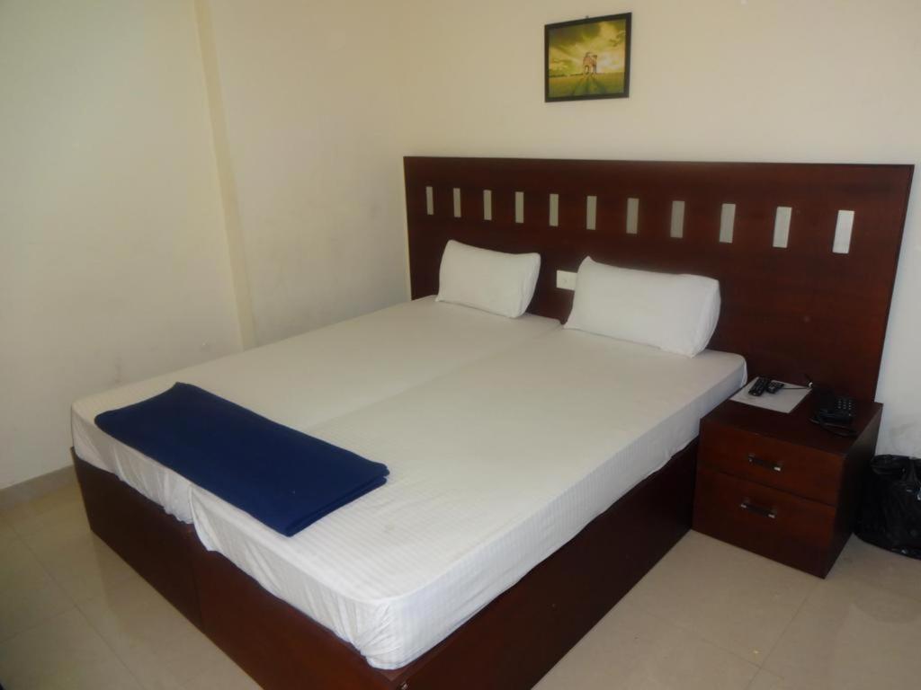 Metro Kochin Business Hotel Bagian luar foto