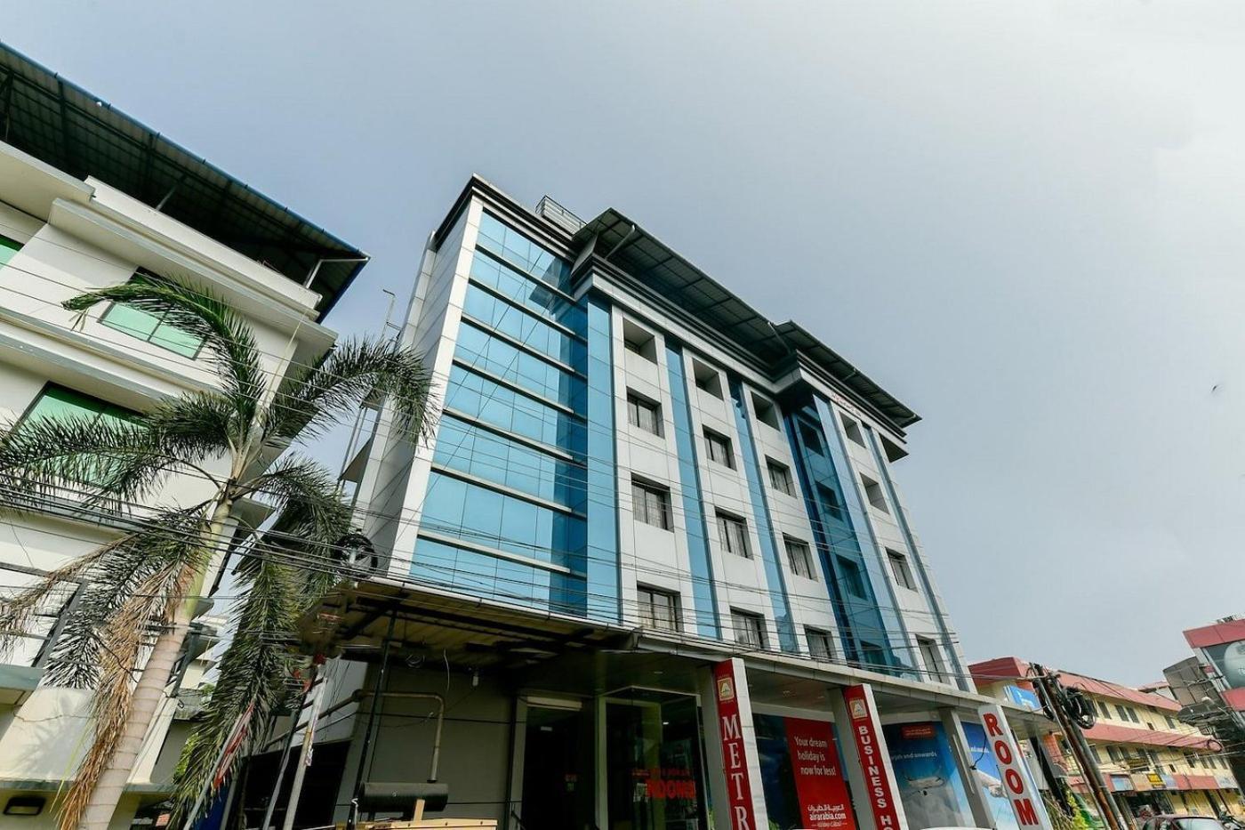 Metro Kochin Business Hotel Bagian luar foto