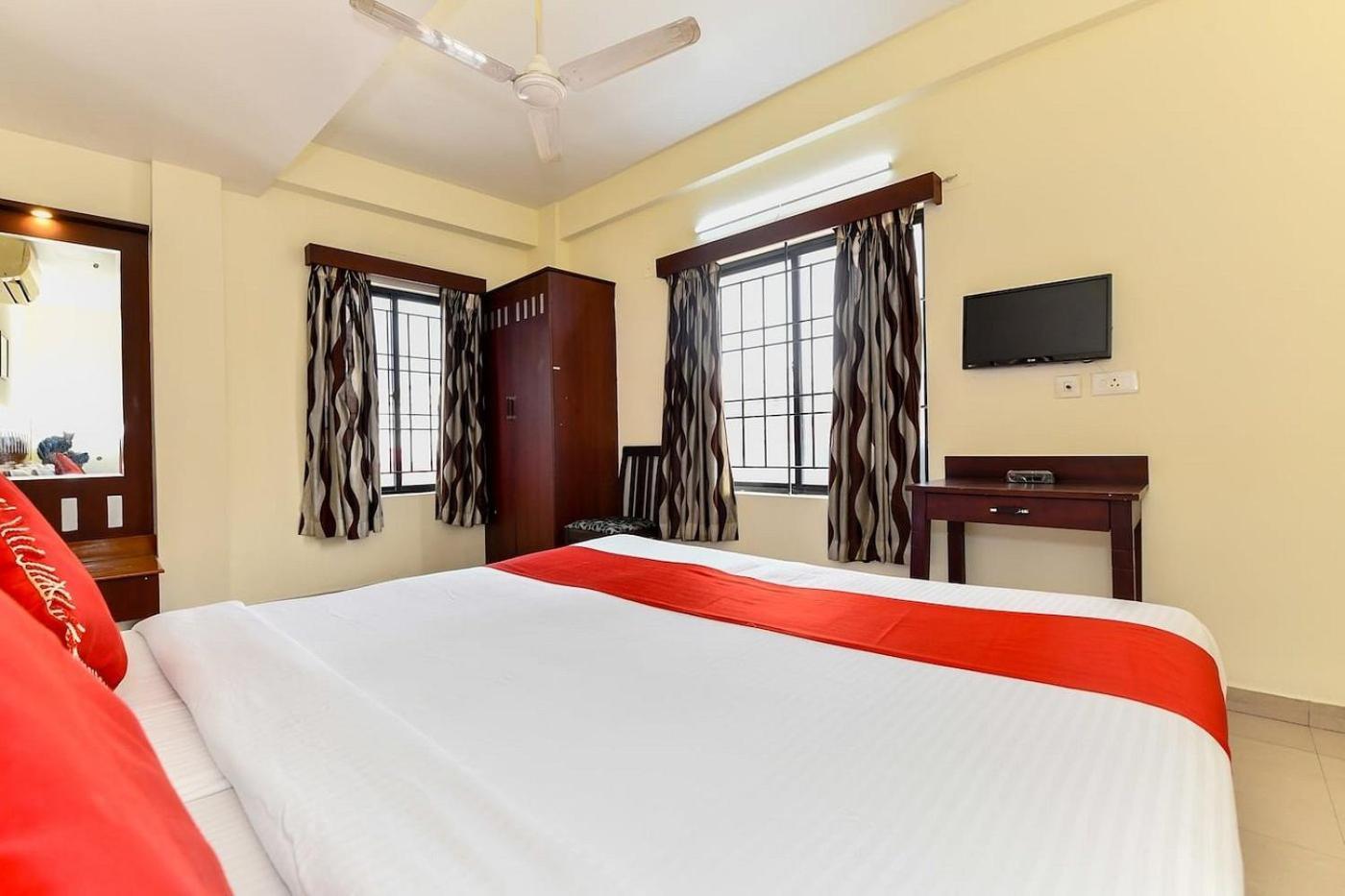 Metro Kochin Business Hotel Bagian luar foto