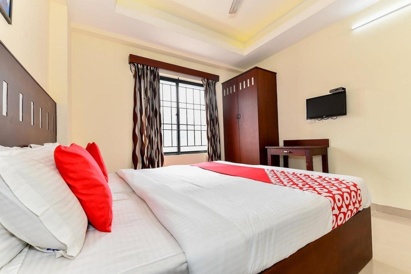 Metro Kochin Business Hotel Bagian luar foto