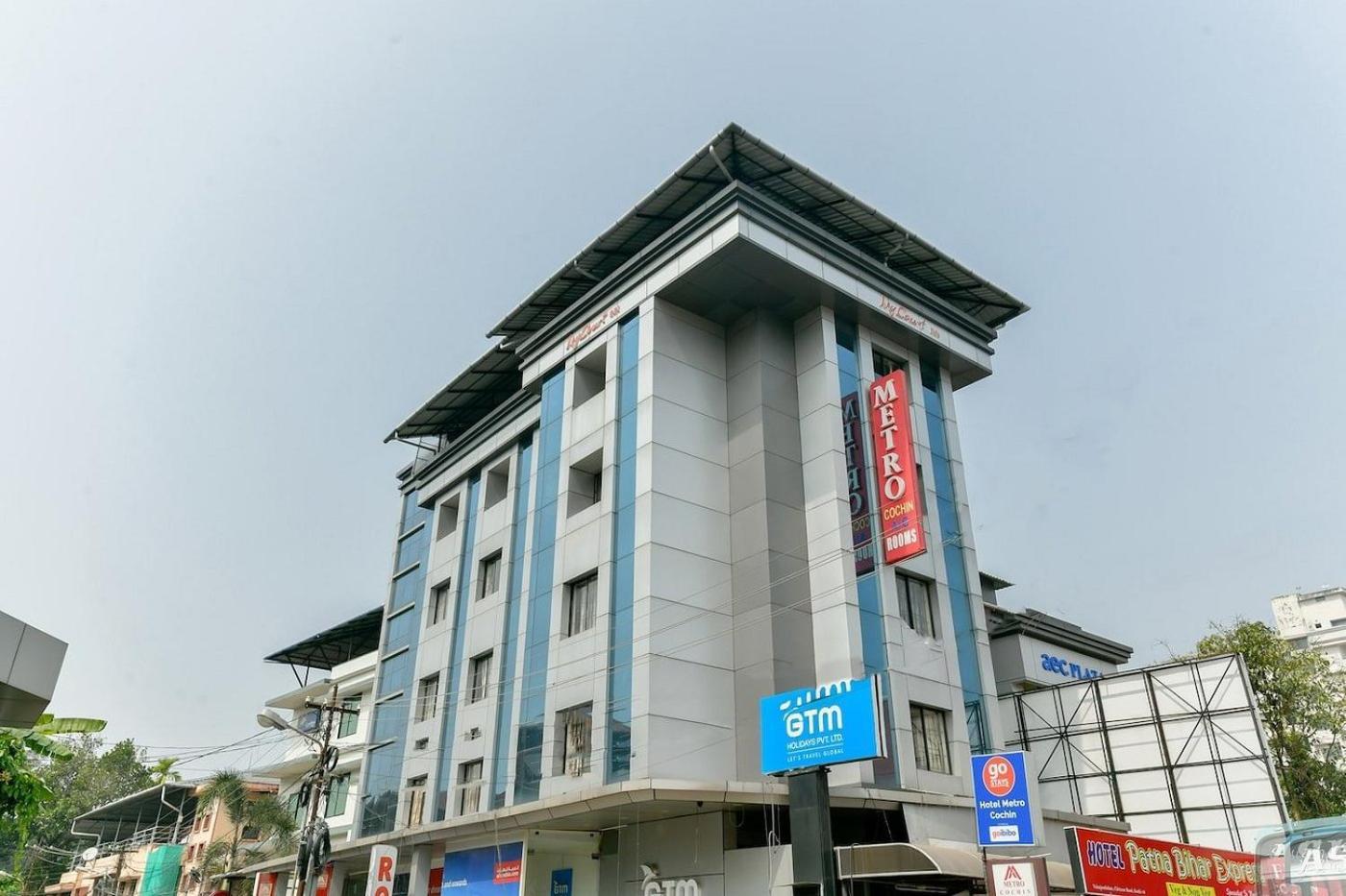 Metro Kochin Business Hotel Bagian luar foto