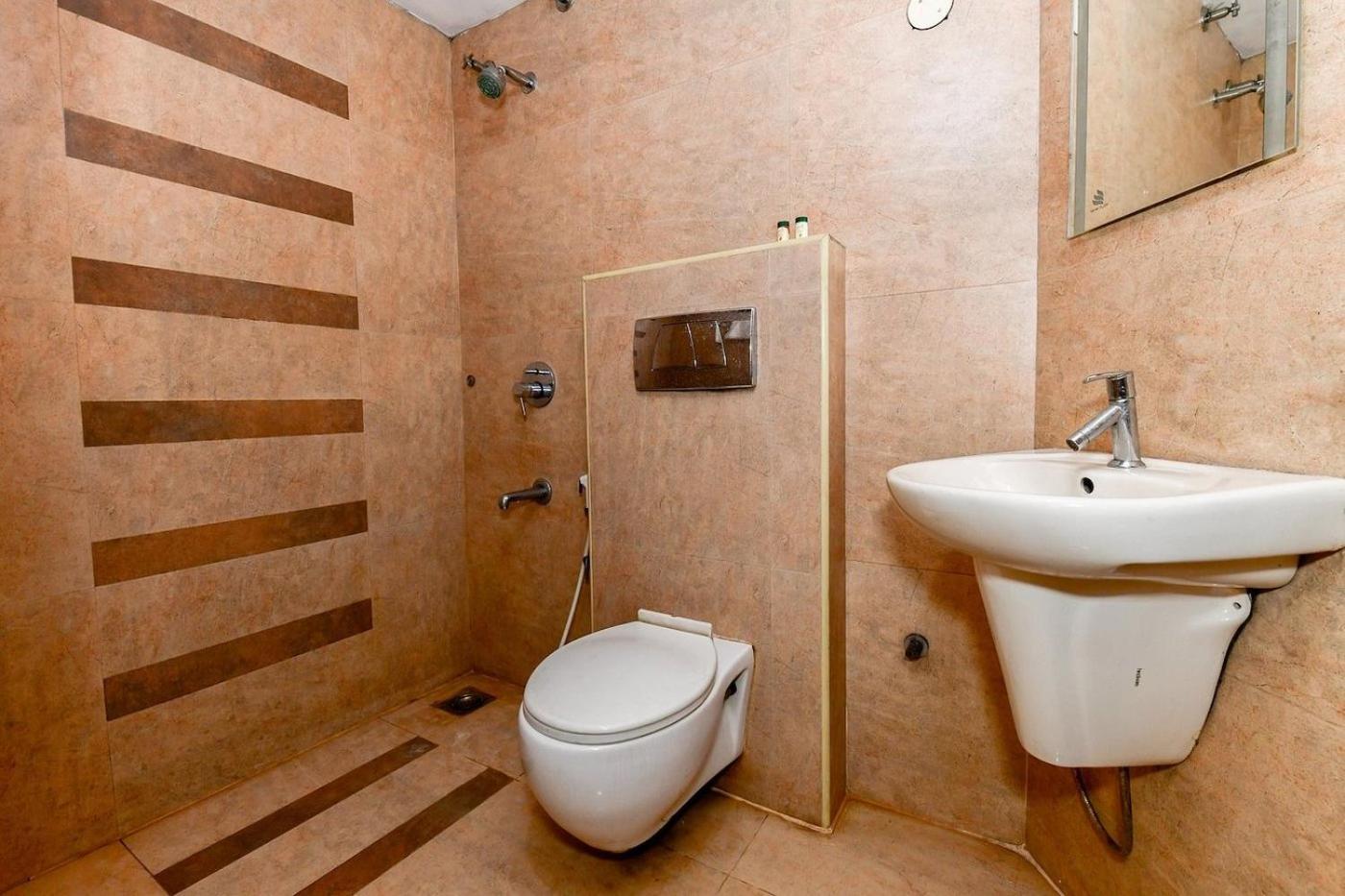 Metro Kochin Business Hotel Bagian luar foto