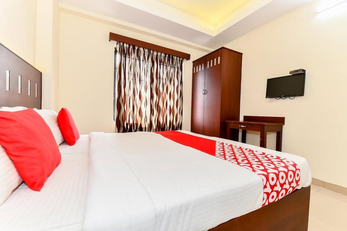 Metro Kochin Business Hotel Bagian luar foto